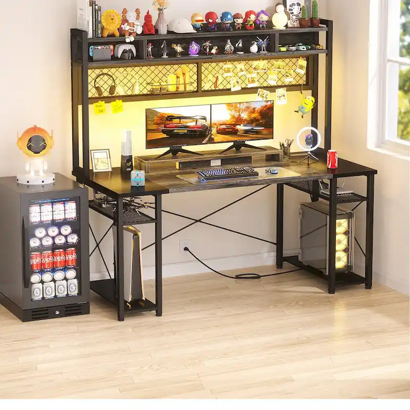 Bureau de Gamer avec Station de Charge et Lumière LED, Table d'Ordinateur avec Étagère Supérieure et Étagères de Rangement