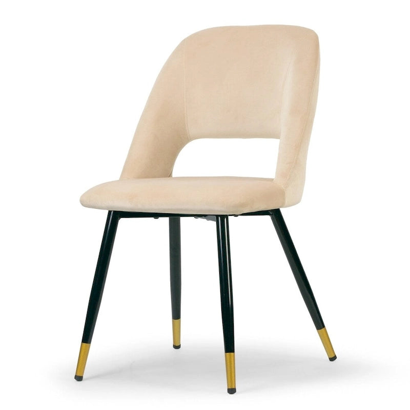 Chaise de salle à manger en velours beige avec pieds aux accents dorés