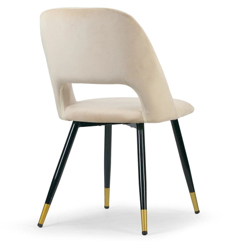 Chaise de salle à manger en velours beige avec pieds aux accents dorés